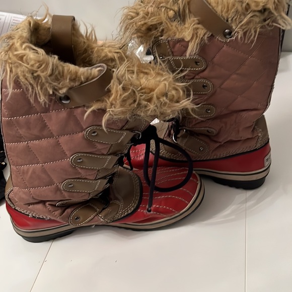 Sorel Winter Boots - Picture 12 of 12